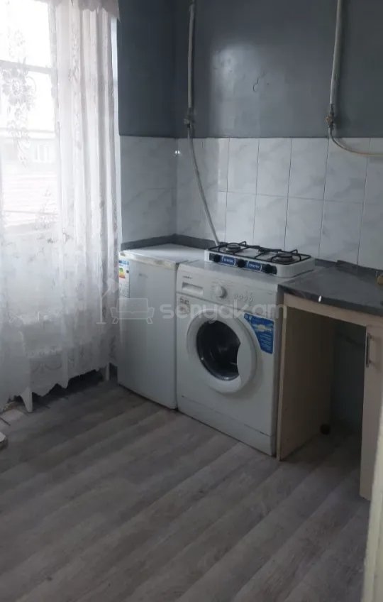 1 Սենյականոց Բնակարան Քարե Շենքում, 40քմ, 1/1 հարկ, Նորմալ Վիճակում, Կահավորված