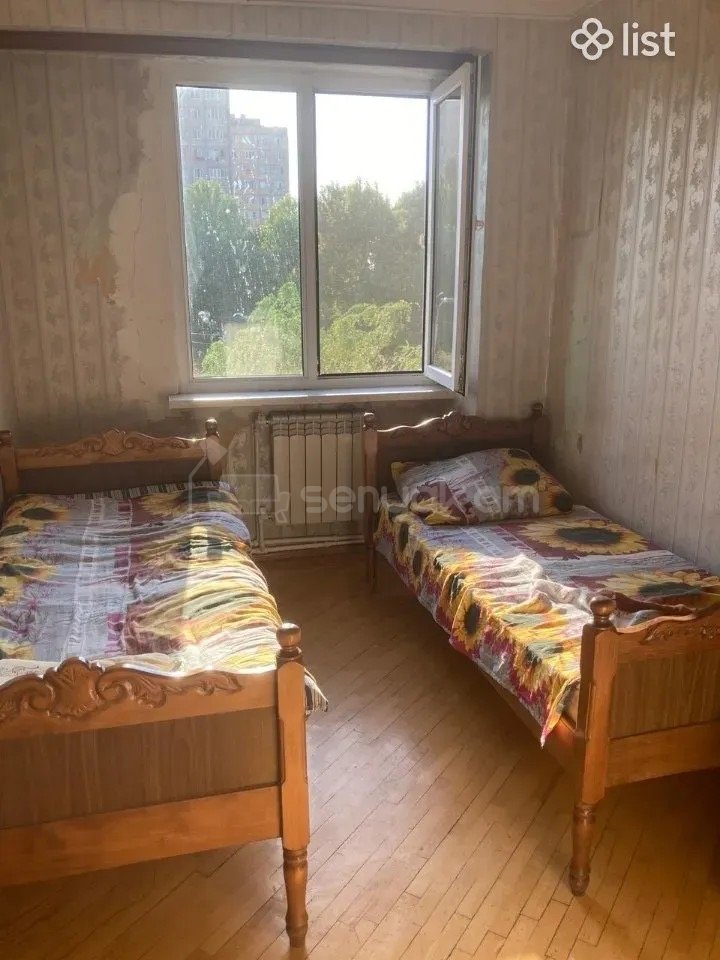 4 Սենյականոց Բնակարան, 85քմ, 3/9 հարկ, Նորմալ Վիճակում, Կահավորված, Արևկող