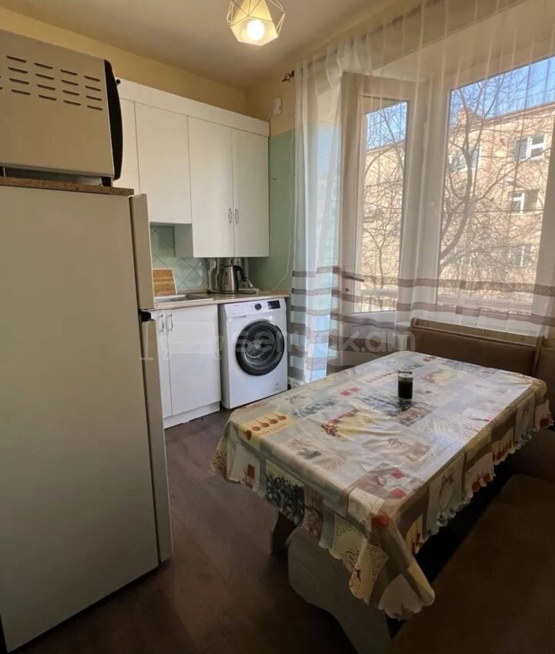 2 Սենյականոց Բնակարան Քարե Շենքում, 65քմ, 2/5 հարկ, Կապիտալ Վերանորոգված, Կահավորված