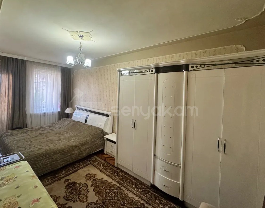 4 Սենյականոց Բնակարան Քարե Շենքում, 99քմ, 3/5 հարկ, Նորմալ Վիճակում