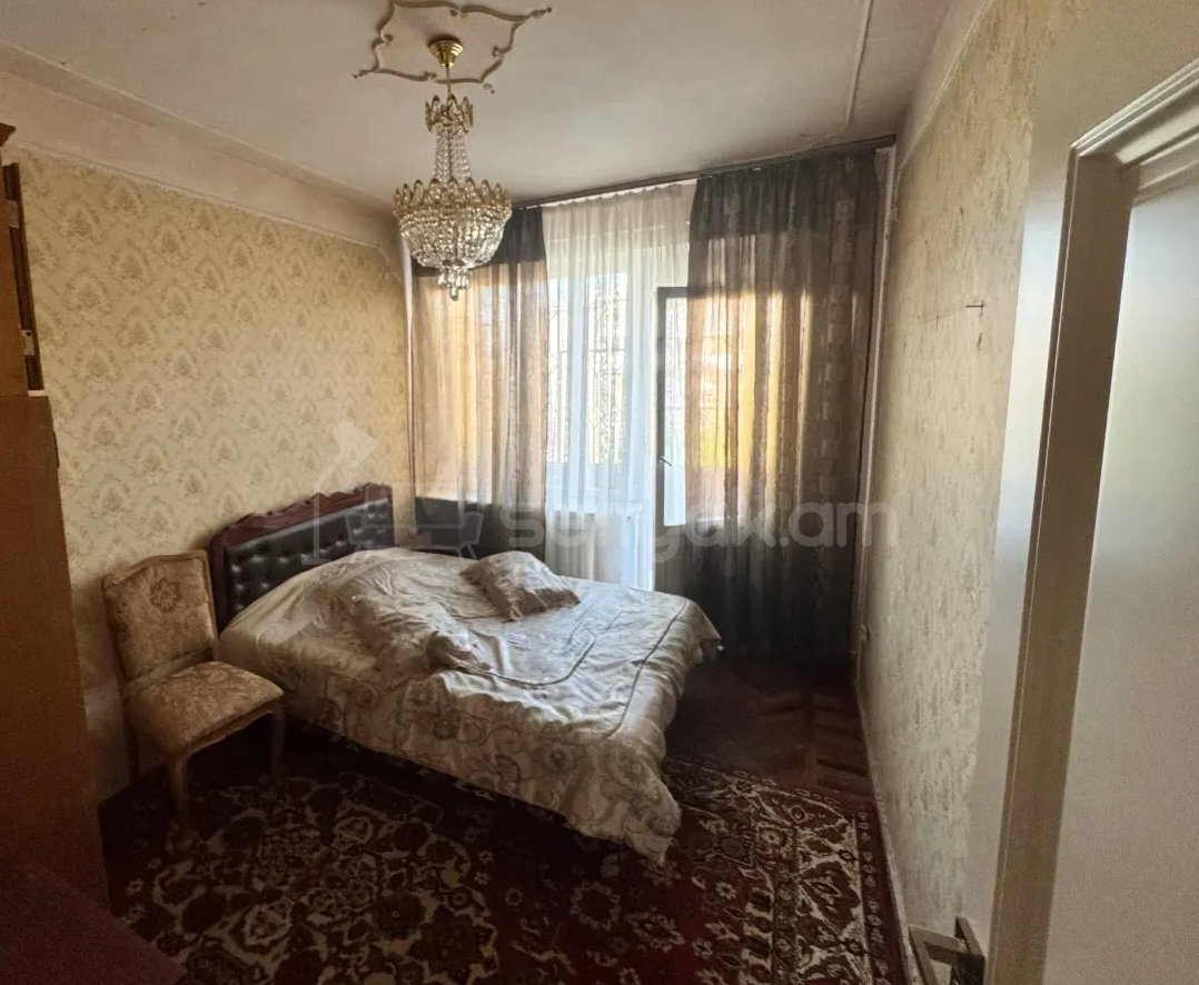 4 Սենյականոց Բնակարան Քարե Շենքում, 99քմ, 3/5 հարկ, Նորմալ Վիճակում