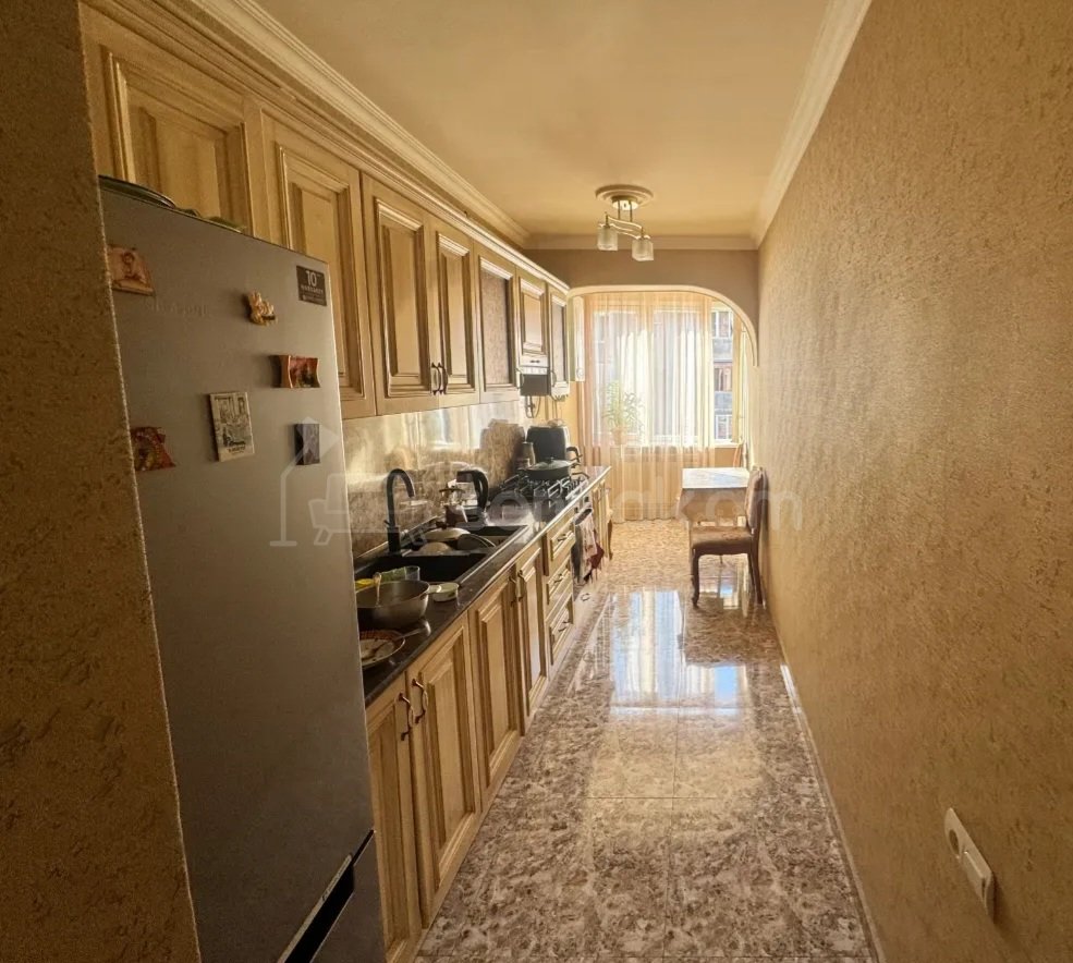 4 Սենյականոց Բնակարան Քարե Շենքում, 99քմ, 3/5 հարկ, Նորմալ Վիճակում