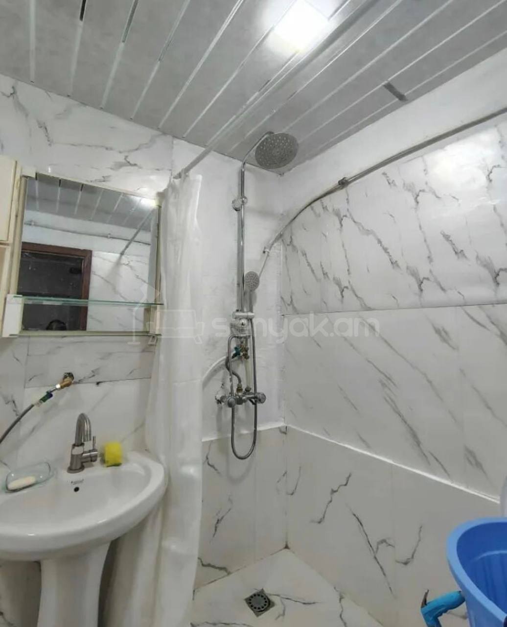 3 Սենյականոց Բնակարան, 90քմ, 6/9 հարկ, Նորմալ Վիճակում, Կահավորված, Արևկող