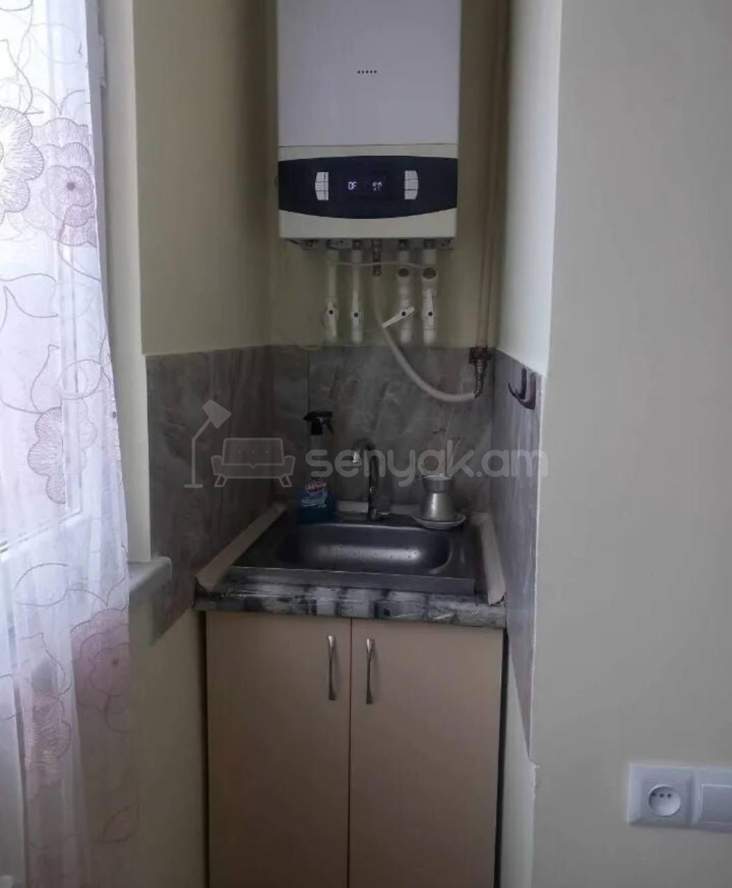 2 Սենյականոց Բնակարան Քարե Շենքում, 45քմ, 5/5 հարկ, Կապիտալ Վերանորոգված, Կահավորված