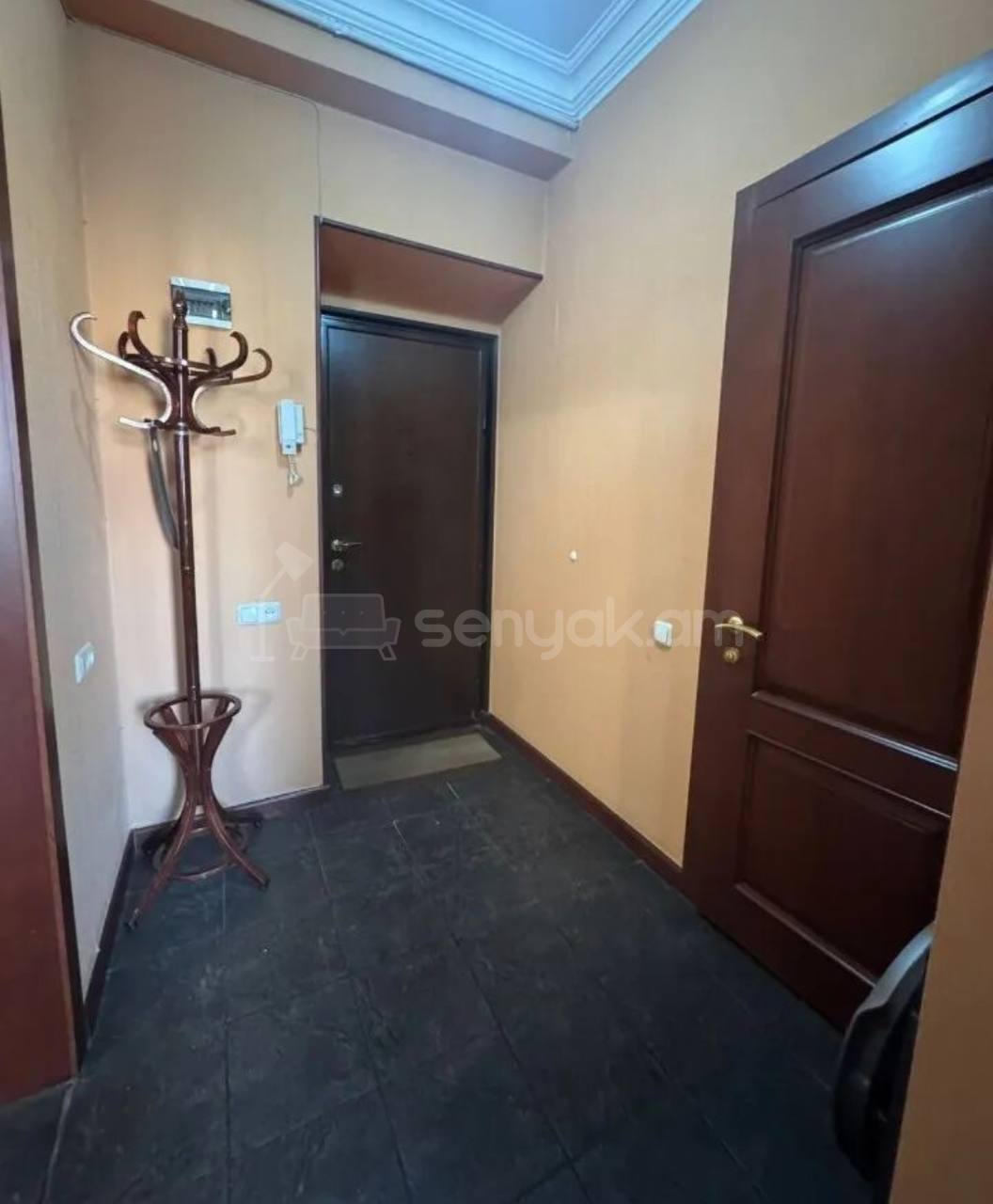 2 Սենյականոց Բնակարան Քարե Շենքում, 45քմ, 3/5 հարկ, Դիզայներական Վերանորոգված, Կահավորված