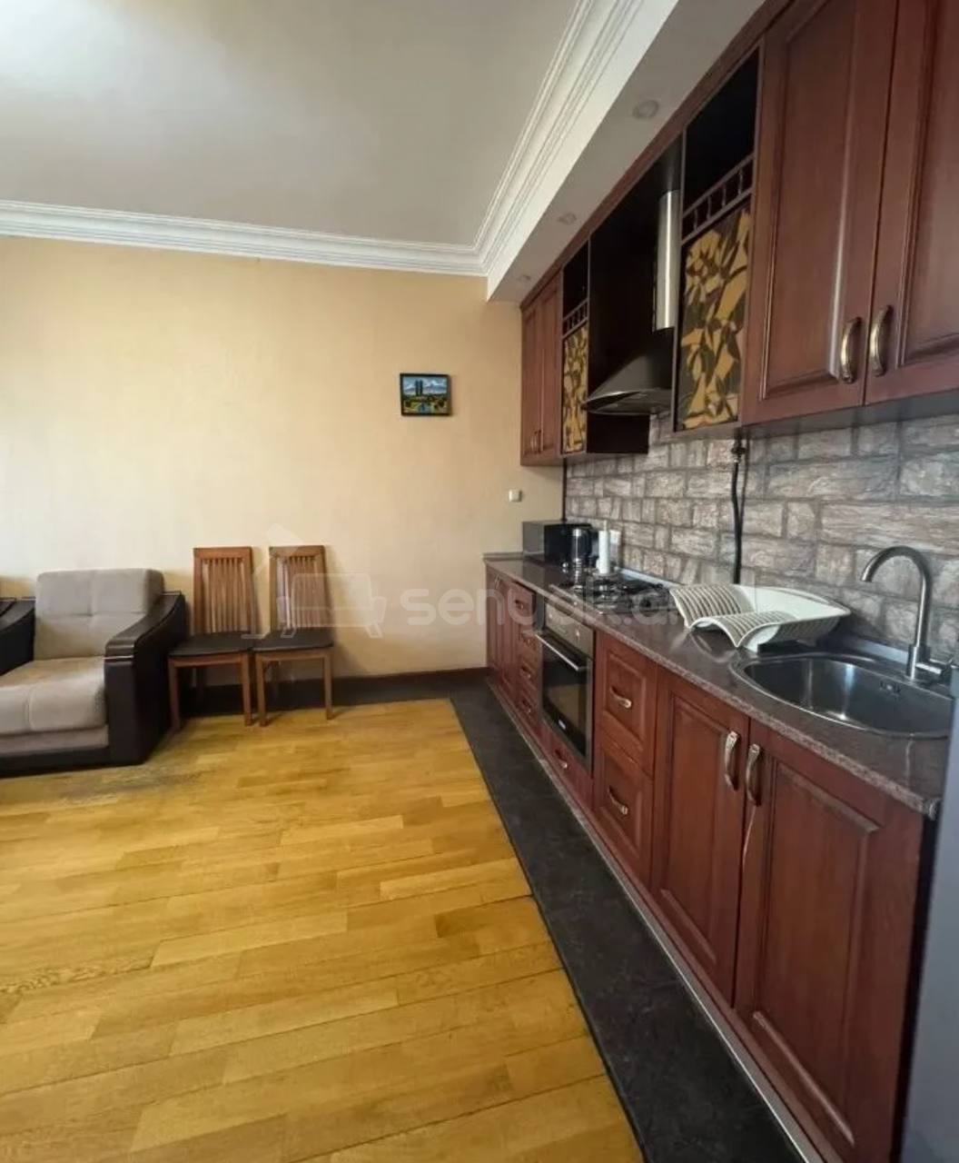 2 Սենյականոց Բնակարան Քարե Շենքում, 45քմ, 3/5 հարկ, Դիզայներական Վերանորոգված, Կահավորված