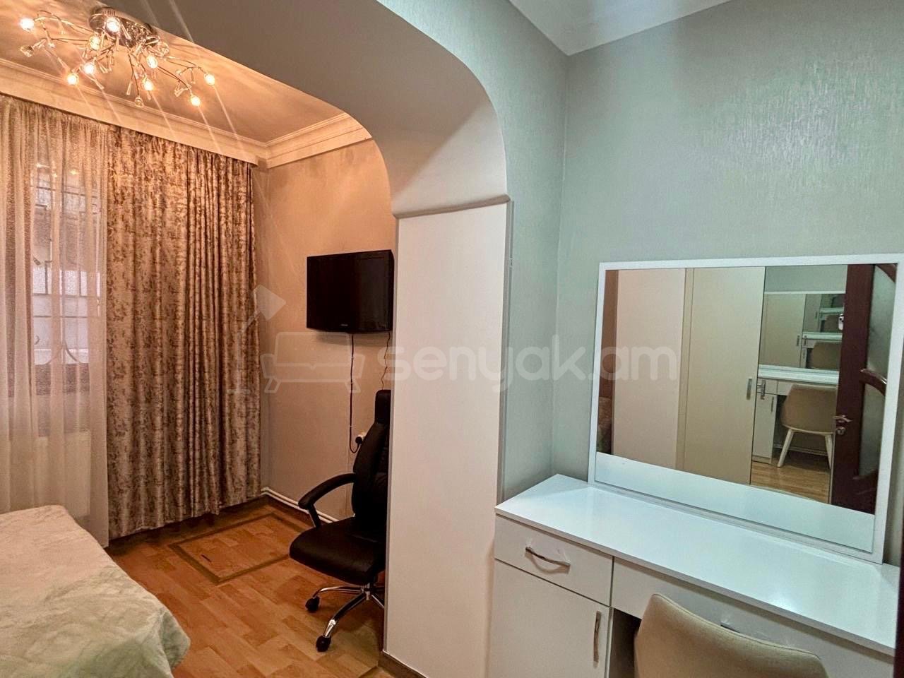 5 Սենյականոց Բնակարան Քարե Շենքում, 120քմ, 1/5 հարկ, Կապիտալ Վերանորոգված