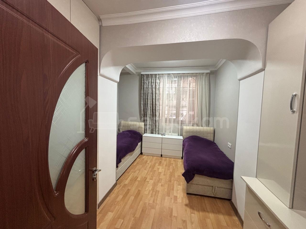 5 Սենյականոց Բնակարան Քարե Շենքում, 120քմ, 1/5 հարկ, Կապիտալ Վերանորոգված