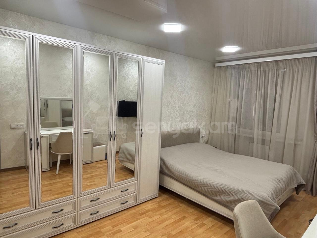 5 Սենյականոց Բնակարան Քարե Շենքում, 120քմ, 1/5 հարկ, Կապիտալ Վերանորոգված