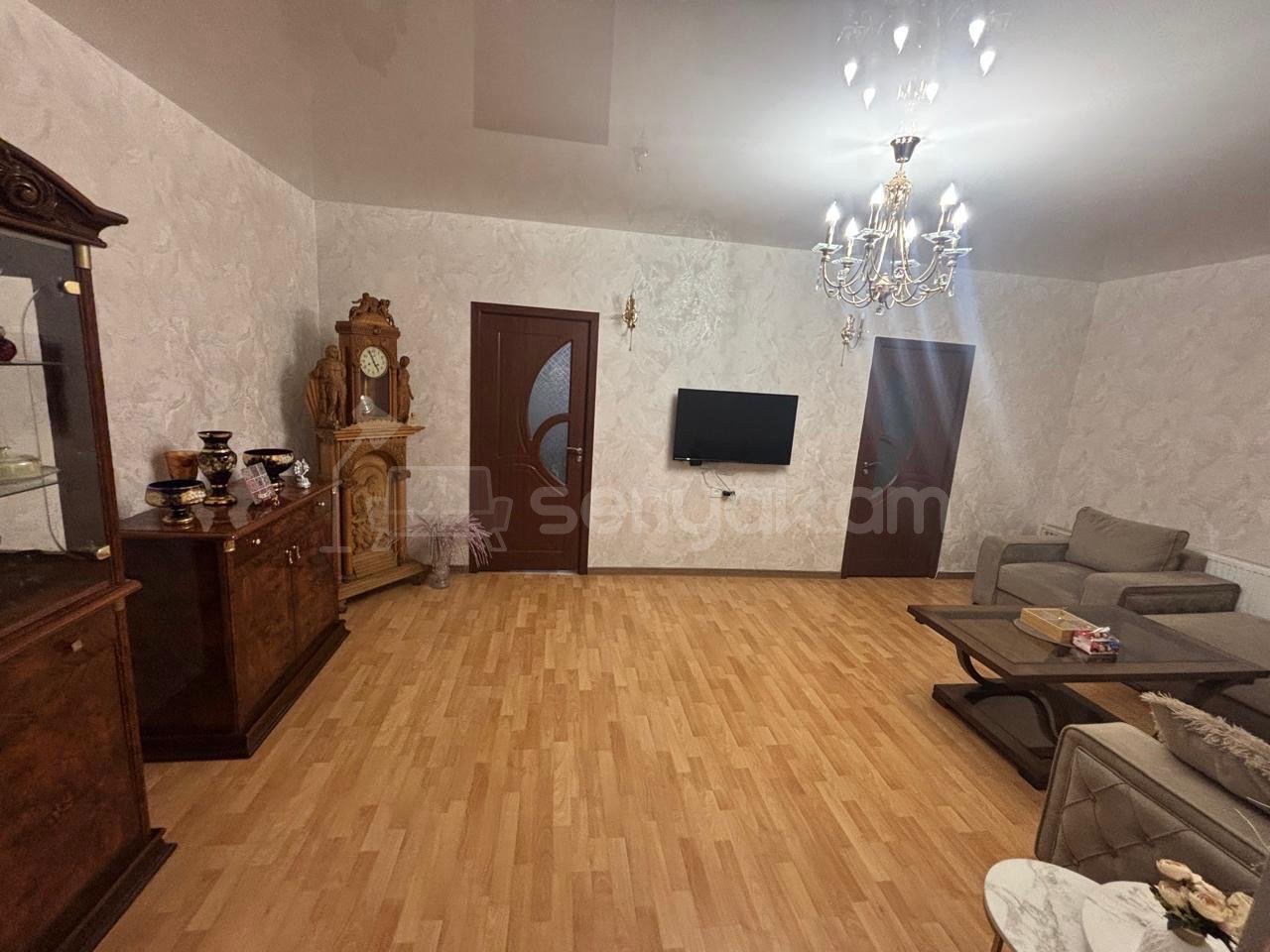 5 Սենյականոց Բնակարան Քարե Շենքում, 120քմ, 1/5 հարկ, Կապիտալ Վերանորոգված