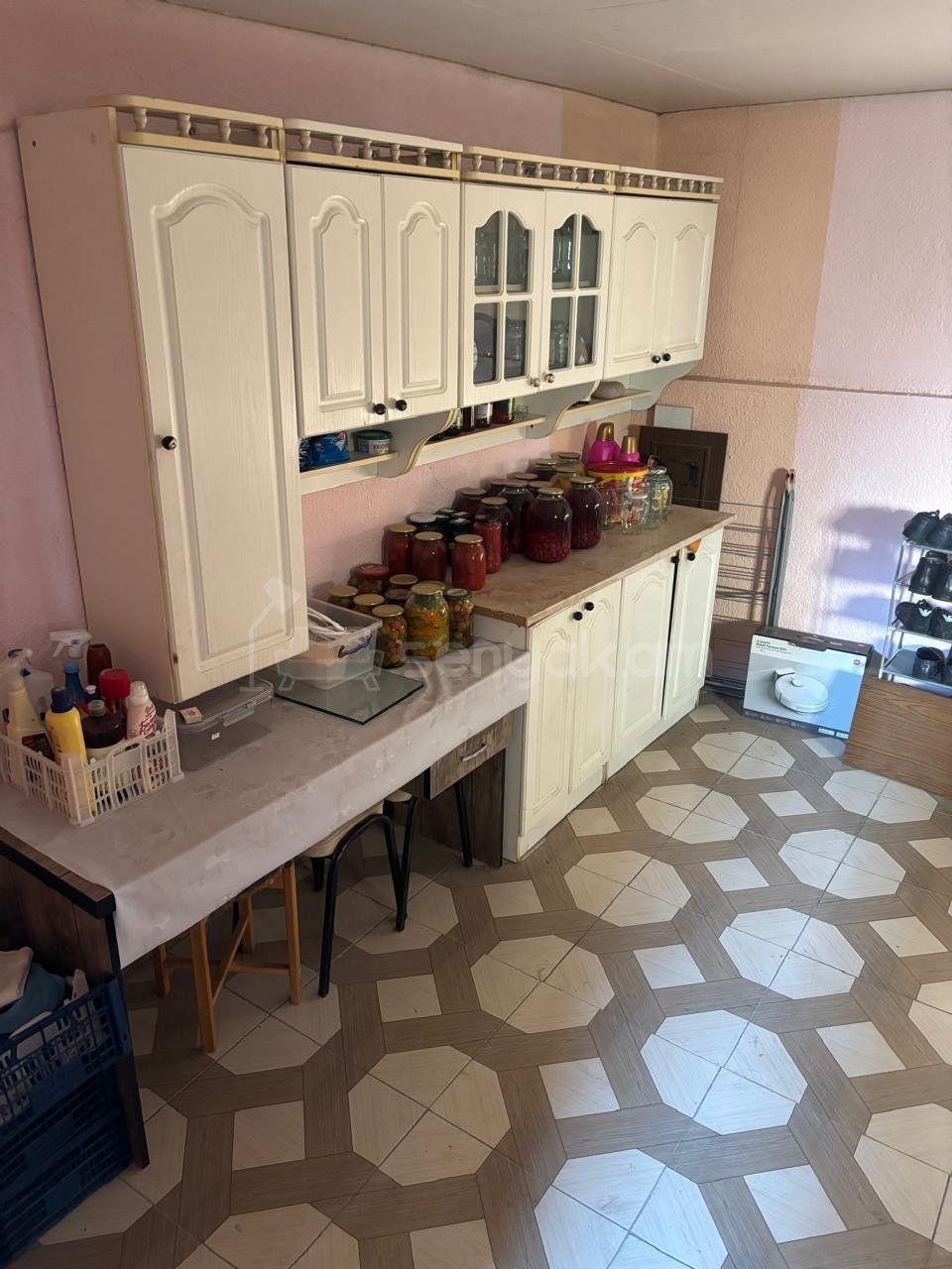 5 Սենյականոց Բնակարան Քարե Շենքում, 120քմ, 1/5 հարկ, Կապիտալ Վերանորոգված