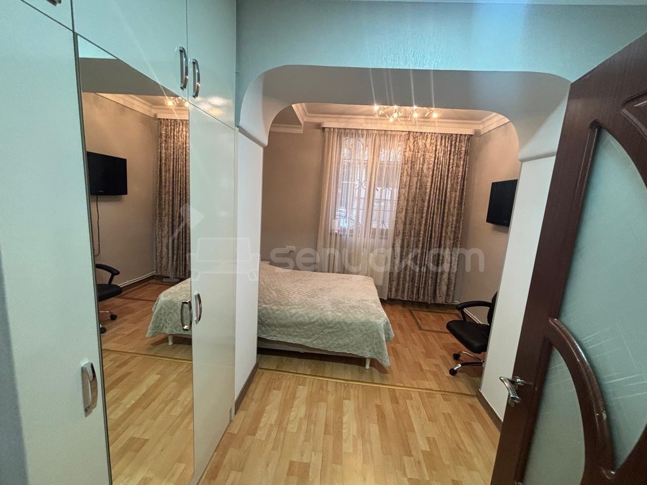 5 Սենյականոց Բնակարան Քարե Շենքում, 120քմ, 1/5 հարկ, Կապիտալ Վերանորոգված