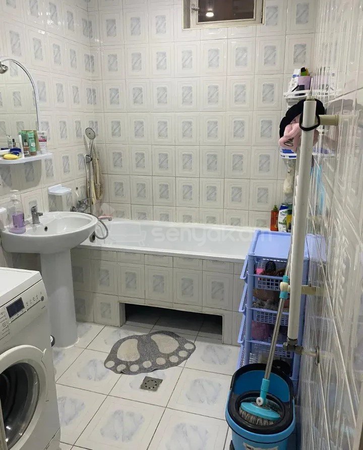 3 Սենյականոց Բնակարան Քարե Շենքում, 75քմ, 3/5 հարկ, Նորմալ Վիճակում