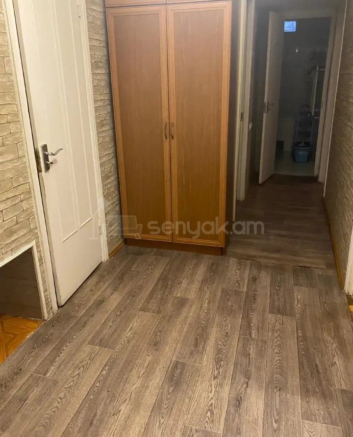 3 Սենյականոց Բնակարան Քարե Շենքում, 75քմ, 3/5 հարկ, Նորմալ Վիճակում