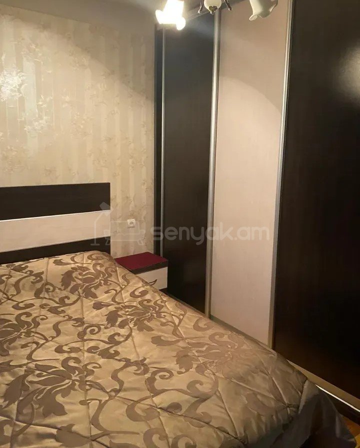 3 Սենյականոց Բնակարան Քարե Շենքում, 75քմ, 3/5 հարկ, Նորմալ Վիճակում