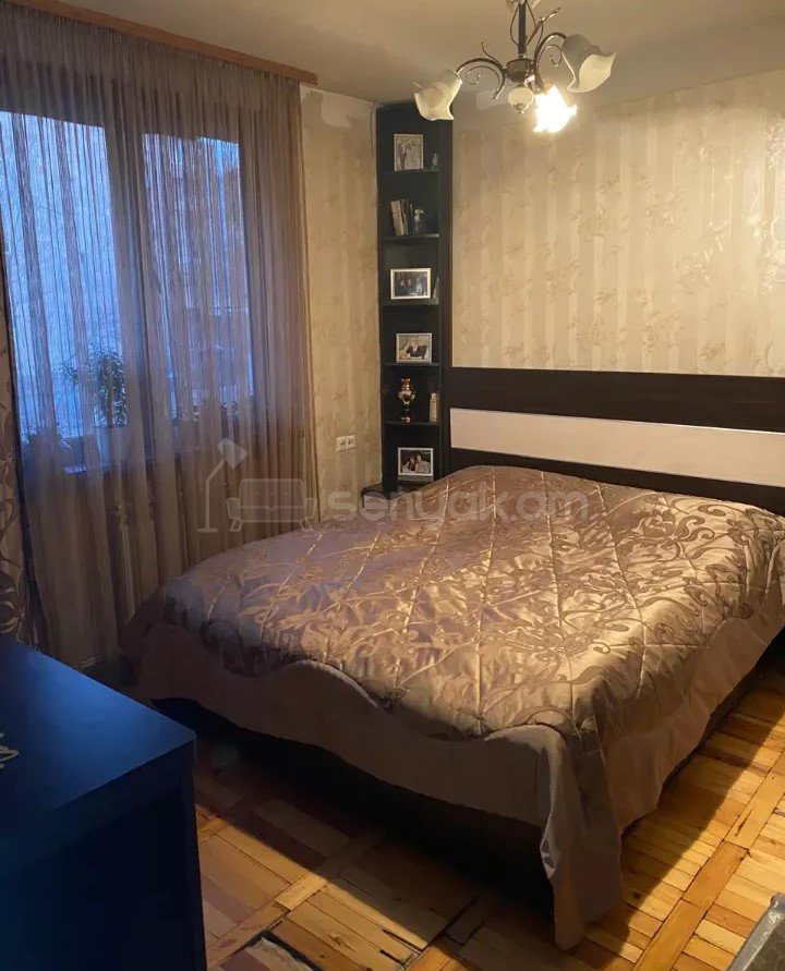 3 Սենյականոց Բնակարան Քարե Շենքում, 75քմ, 3/5 հարկ, Նորմալ Վիճակում