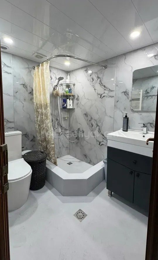 4 Սենյականոց Բնակարան Քարե Շենքում, 80քմ, 4/4 հարկ, Կապիտալ Վերանորոգված