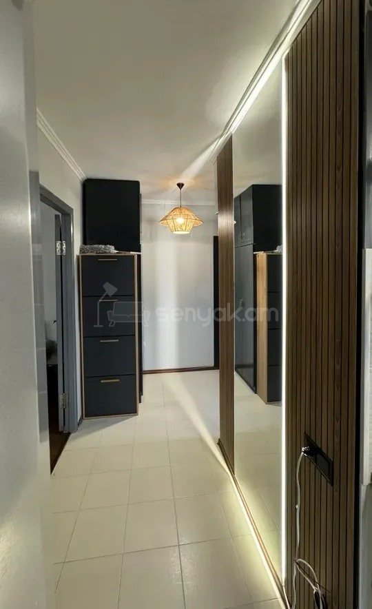 4 Սենյականոց Բնակարան Քարե Շենքում, 80քմ, 4/4 հարկ, Կապիտալ Վերանորոգված