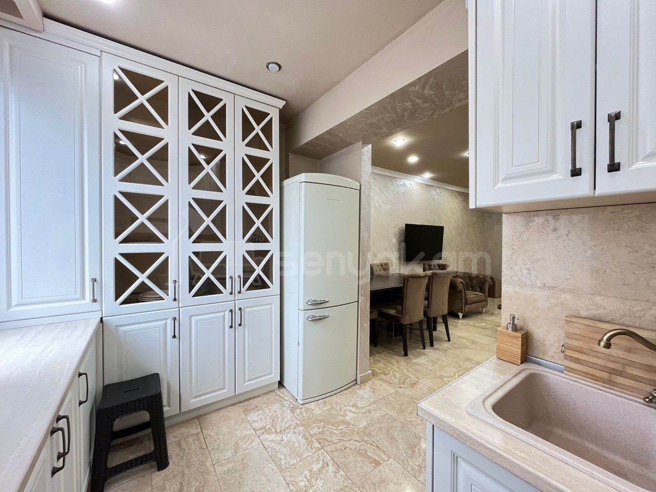 3 Սենյականոց Բնակարան Քարե Շենքում, 80քմ, 4/5 հարկ, Կապիտալ Վերանորոգված, Կահավորված, Արևկող