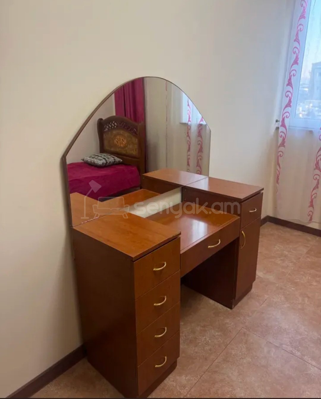 3 Սենյականոց Բնակարան Նորակառույց Քարե Շենքում, 50քմ, 4/4 հարկ, Նորմալ Վիճակում, Կահավորված, Արևկող