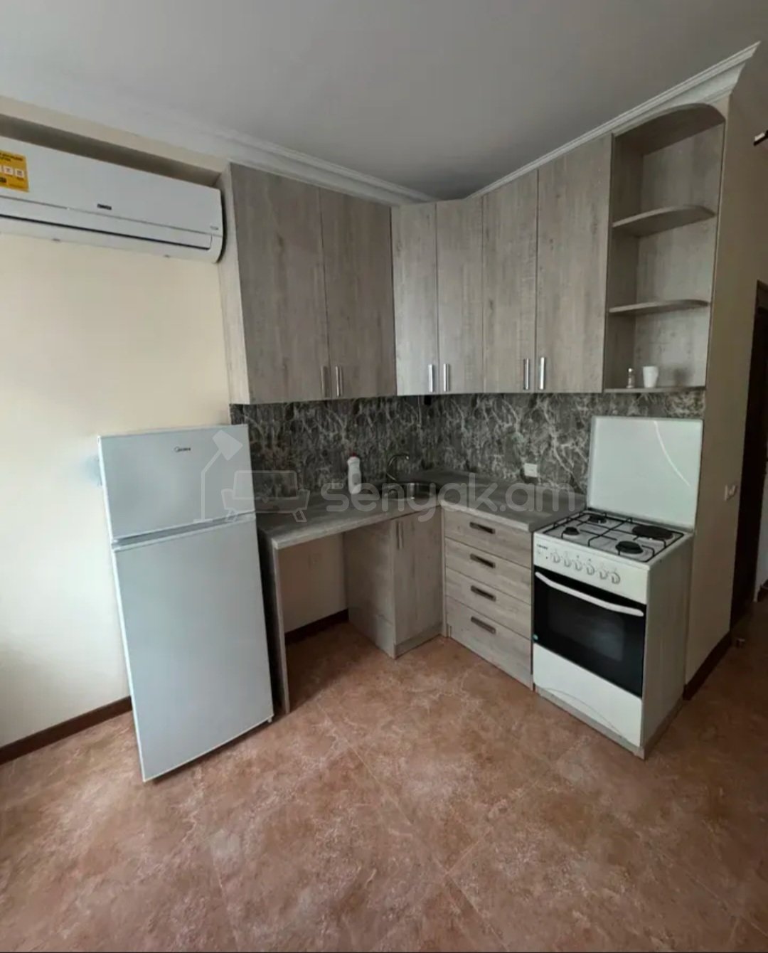 3 Սենյականոց Բնակարան Նորակառույց Քարե Շենքում, 50քմ, 4/4 հարկ, Նորմալ Վիճակում, Կահավորված, Արևկող