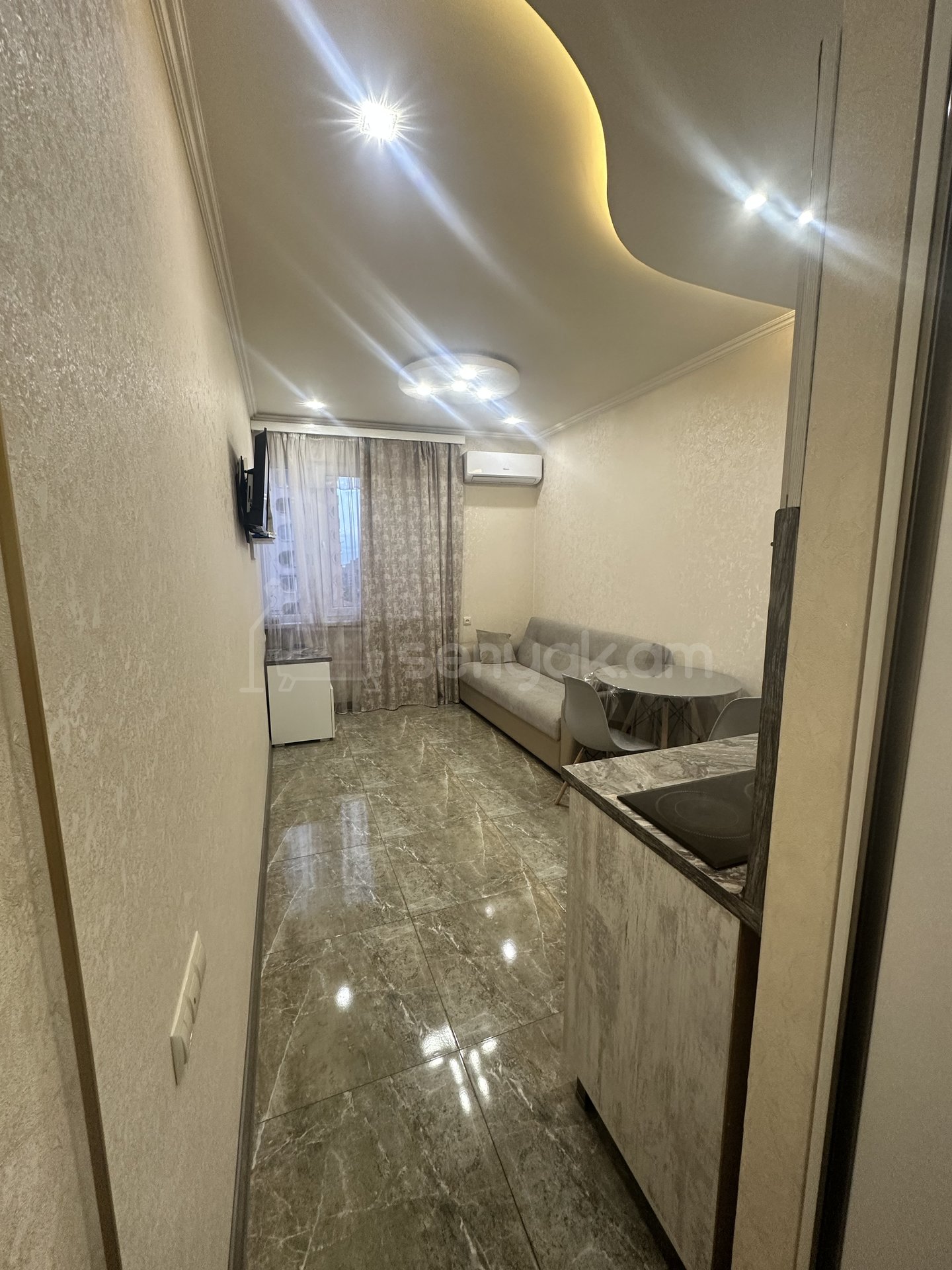 1 Սենյականոց Բնակարան, 25քմ, 5/9 հարկ, Դիզայներական Վերանորոգված, Կահավորված, Արևկող