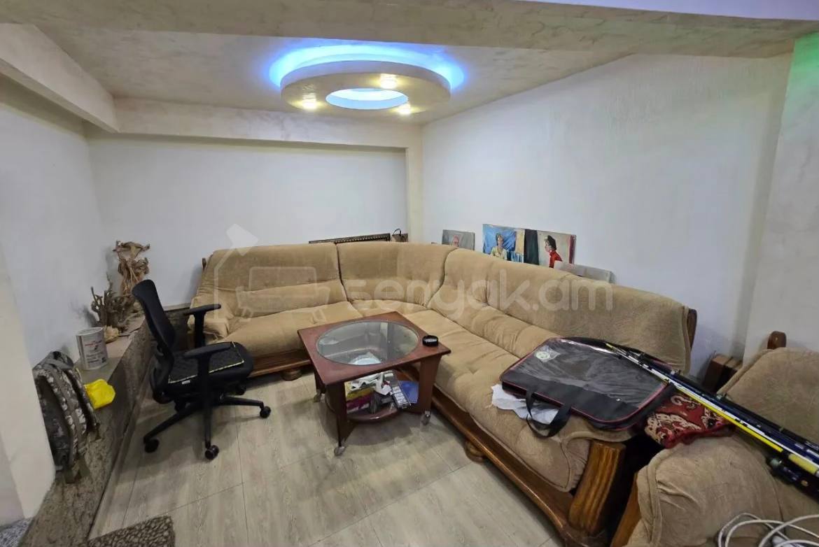 4 Սենյականոց Բնակարան Քարե Շենքում, 91քմ, 1/4 հարկ, Կապիտալ Վերանորոգված