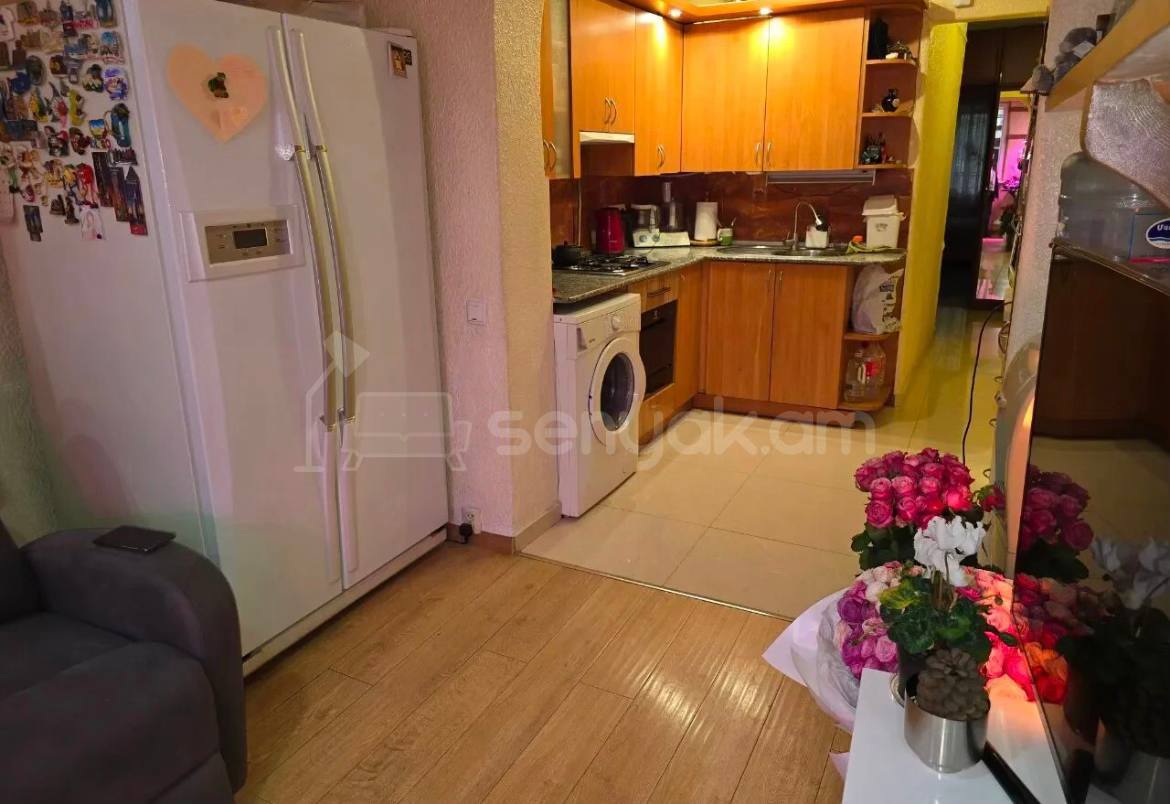 4 Սենյականոց Բնակարան Քարե Շենքում, 91քմ, 1/4 հարկ, Կապիտալ Վերանորոգված