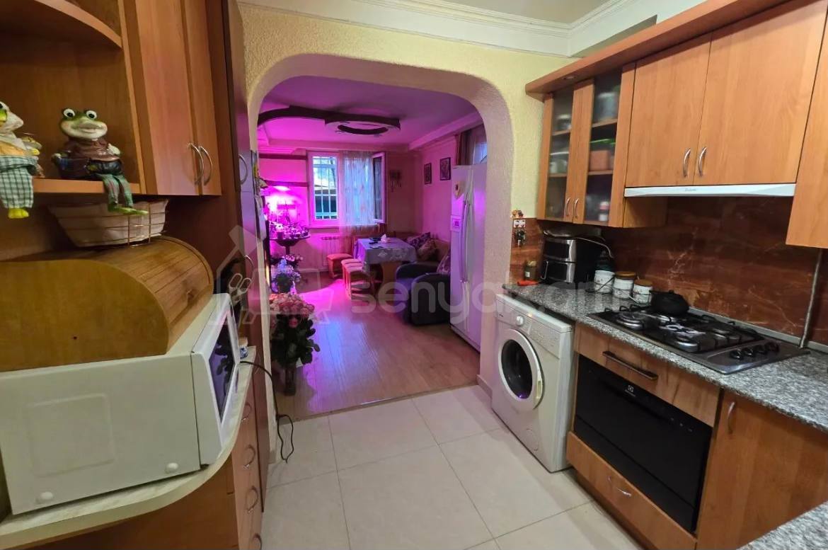 4 Սենյականոց Բնակարան Քարե Շենքում, 91քմ, 1/4 հարկ, Կապիտալ Վերանորոգված