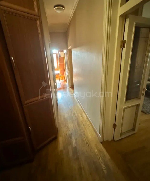 3 Սենյականոց Բնակարան Քարե Շենքում, 70քմ, 4/4 հարկ, Կապիտալ Վերանորոգված, Կահավորված