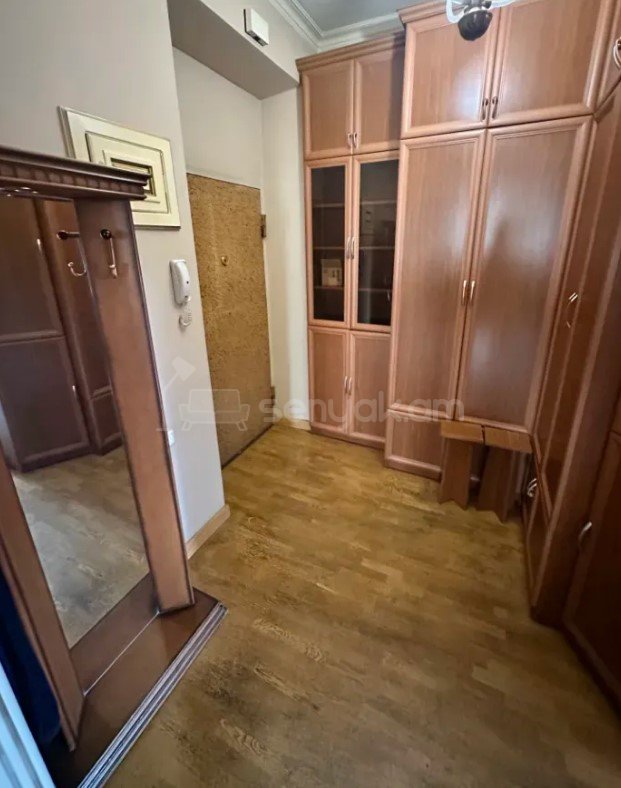 3 Սենյականոց Բնակարան Քարե Շենքում, 70քմ, 4/4 հարկ, Կապիտալ Վերանորոգված, Կահավորված