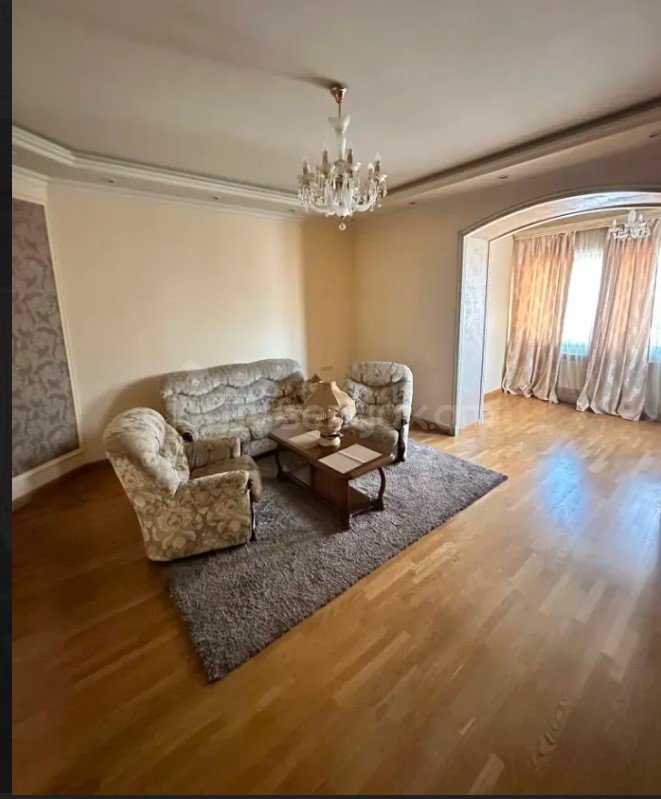 3 Սենյականոց Բնակարան Քարե Շենքում, 70քմ, 4/4 հարկ, Կապիտալ Վերանորոգված, Կահավորված