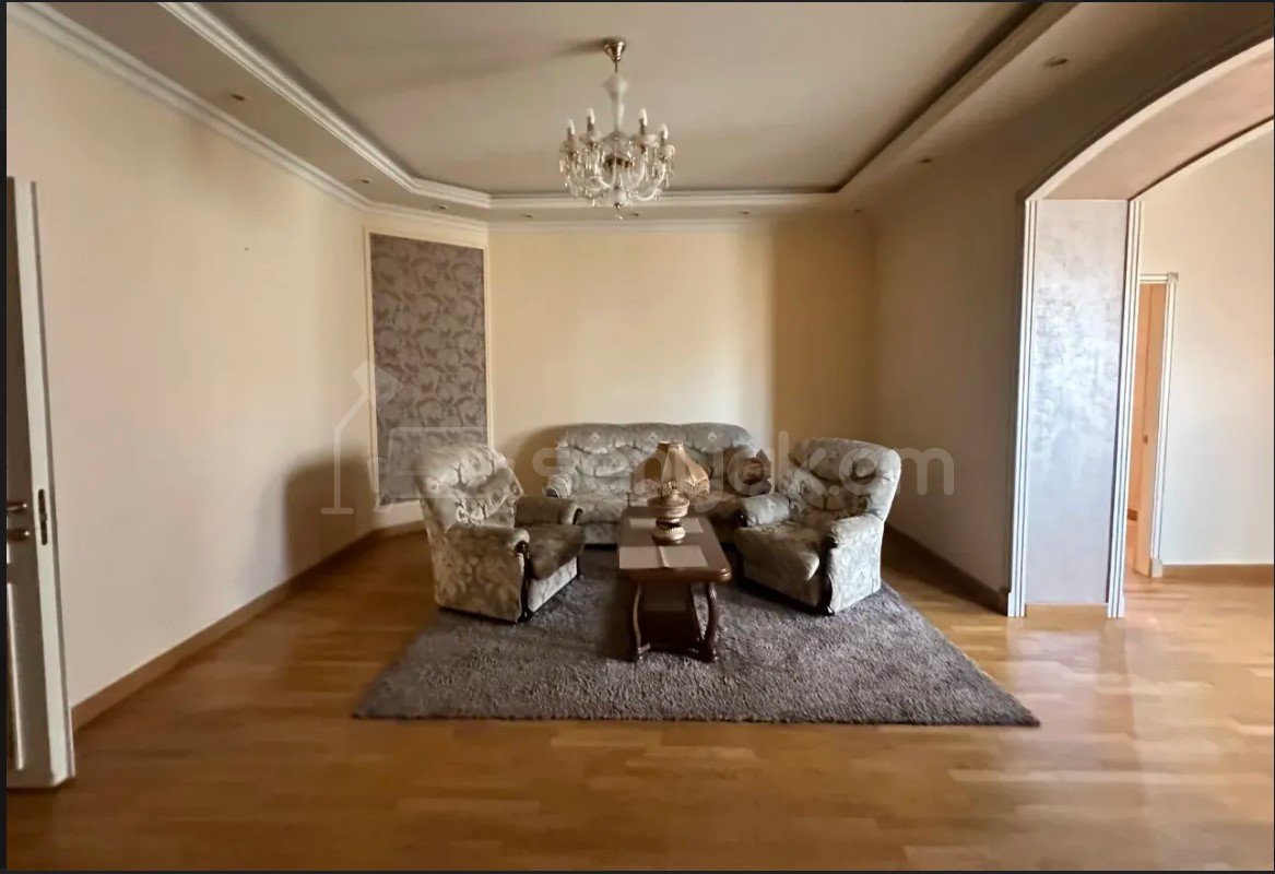 3 Սենյականոց Բնակարան Քարե Շենքում, 70քմ, 4/4 հարկ, Կապիտալ Վերանորոգված, Կահավորված