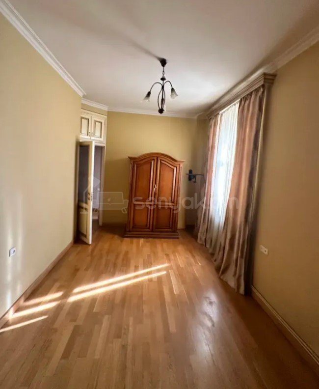 3 Սենյականոց Բնակարան Քարե Շենքում, 70քմ, 4/4 հարկ, Կապիտալ Վերանորոգված, Կահավորված