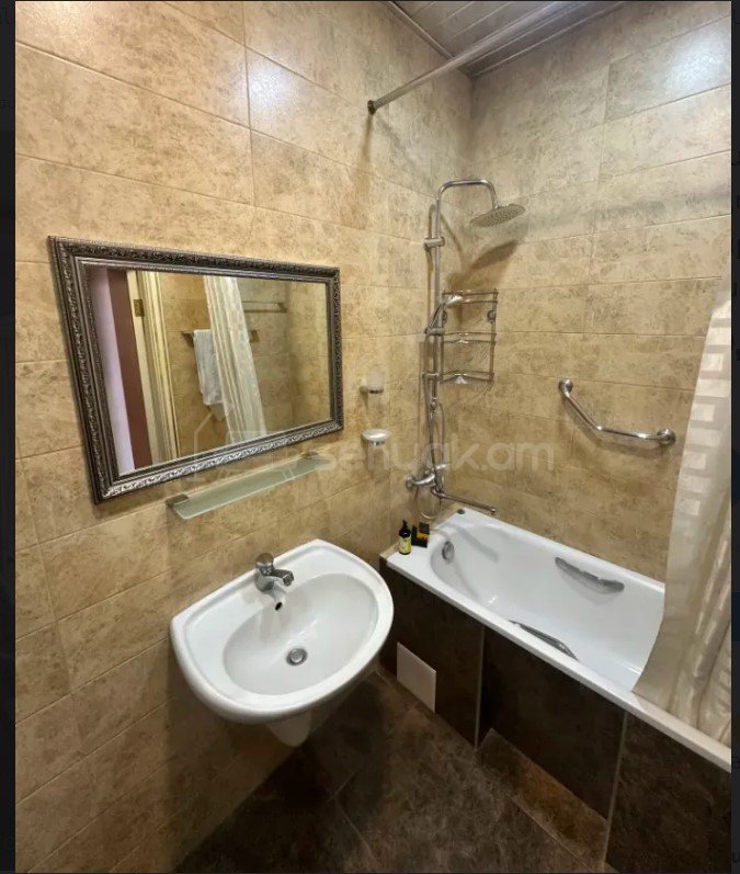 3 Սենյականոց Բնակարան Քարե Շենքում, 70քմ, 4/4 հարկ, Կապիտալ Վերանորոգված, Կահավորված