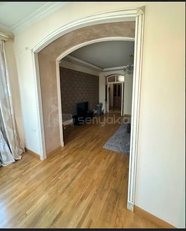 3 Սենյականոց Բնակարան Քարե Շենքում, 70քմ, 4/4 հարկ, Կապիտալ Վերանորոգված, Կահավորված