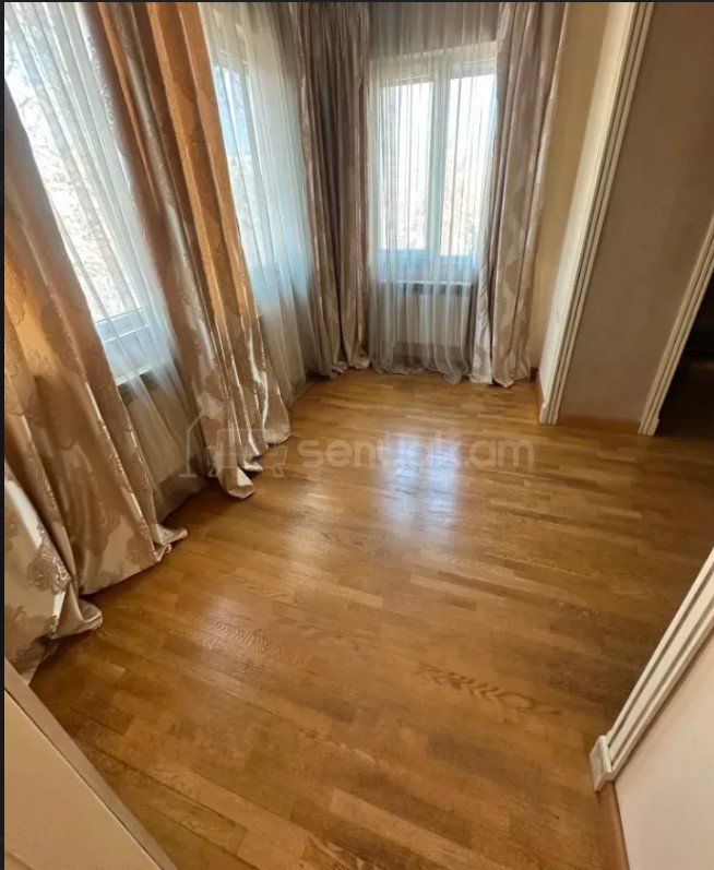 3 Սենյականոց Բնակարան Քարե Շենքում, 70քմ, 4/4 հարկ, Կապիտալ Վերանորոգված, Կահավորված