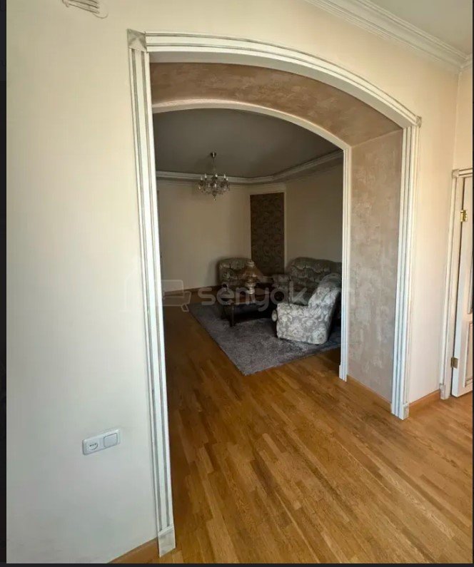 3 Սենյականոց Բնակարան Քարե Շենքում, 70քմ, 4/4 հարկ, Կապիտալ Վերանորոգված, Կահավորված