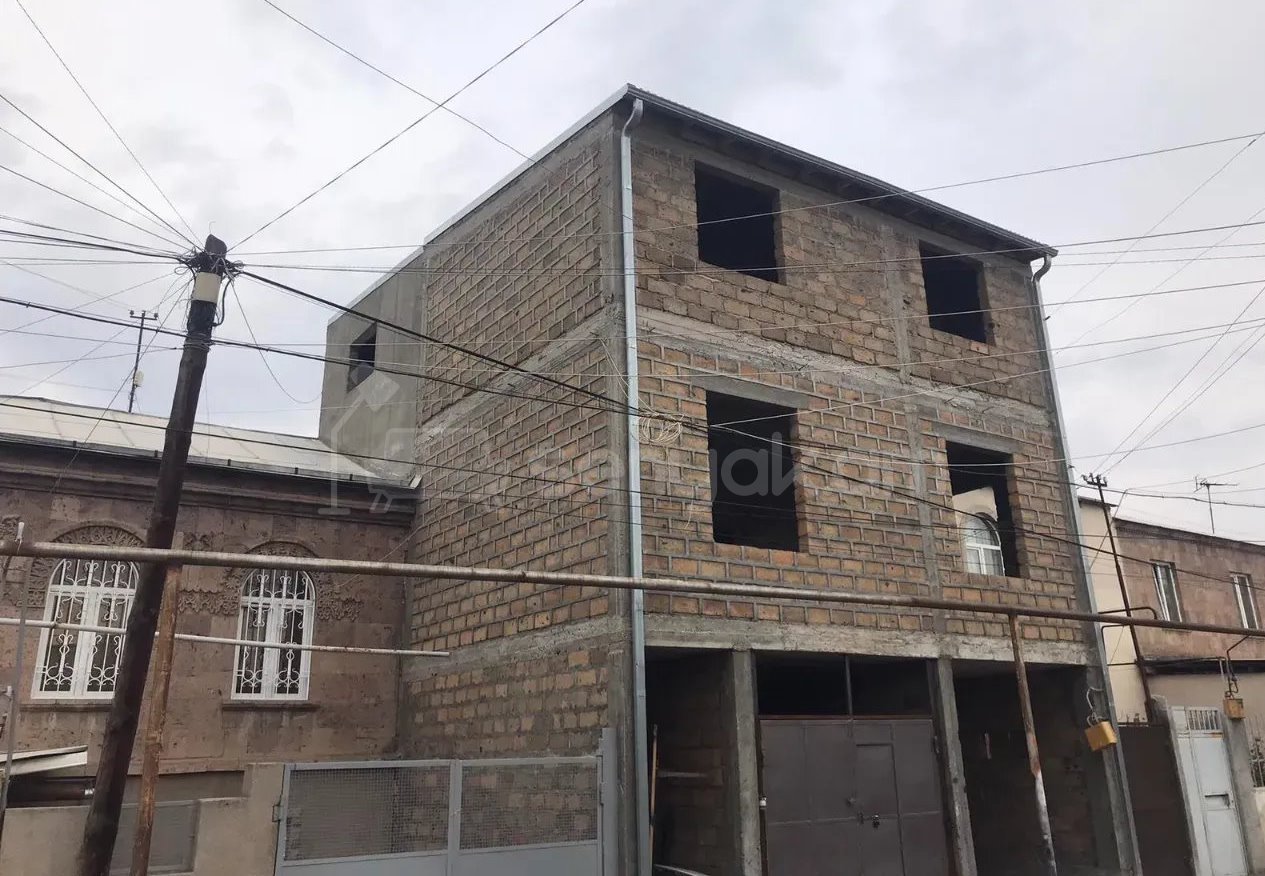 5 Սենյականոց Շքեղ Առանձնատուն, 300քմ, Ավտոտնակով