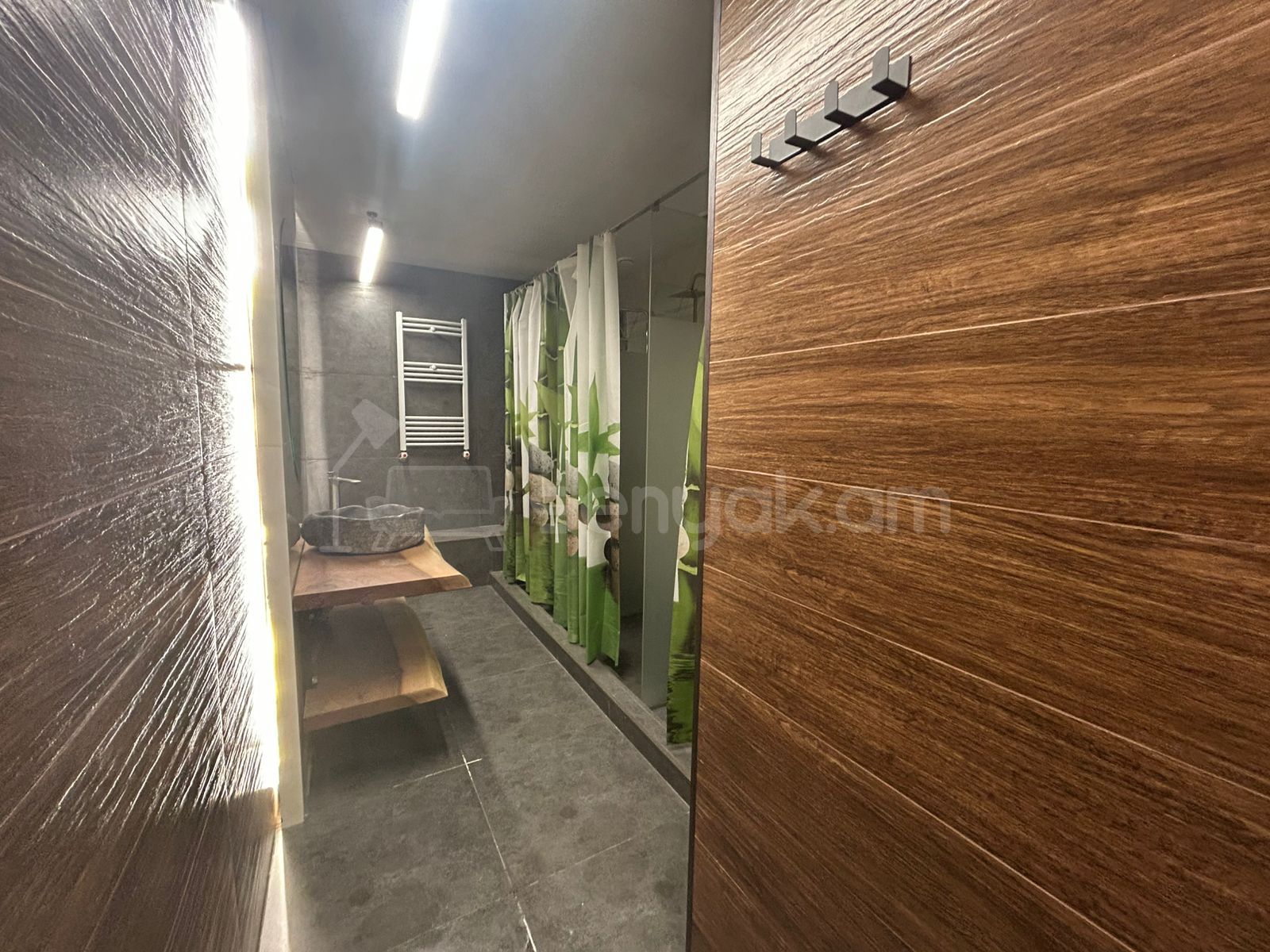 Նորակառույց Կոմերցիոն Տարածք, 105քմ