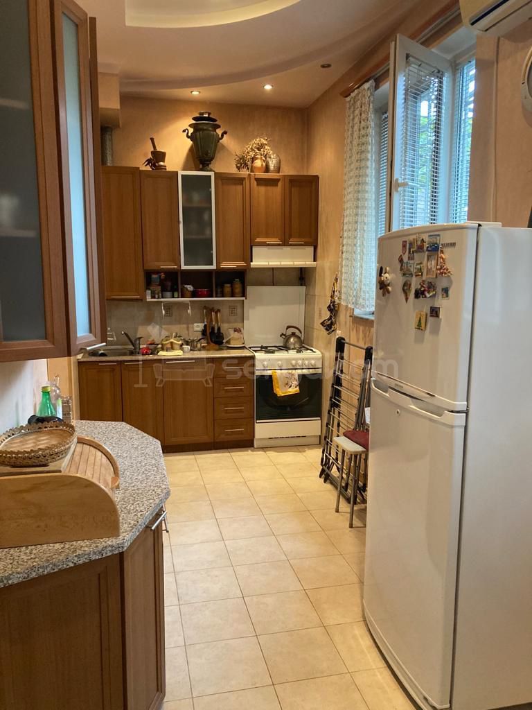 3 Սենյականոց Բնակարան Քարե Շենքում, 75քմ, 1/5 հարկ, Կապիտալ Վերանորոգված, Կահավորված, Արևկող