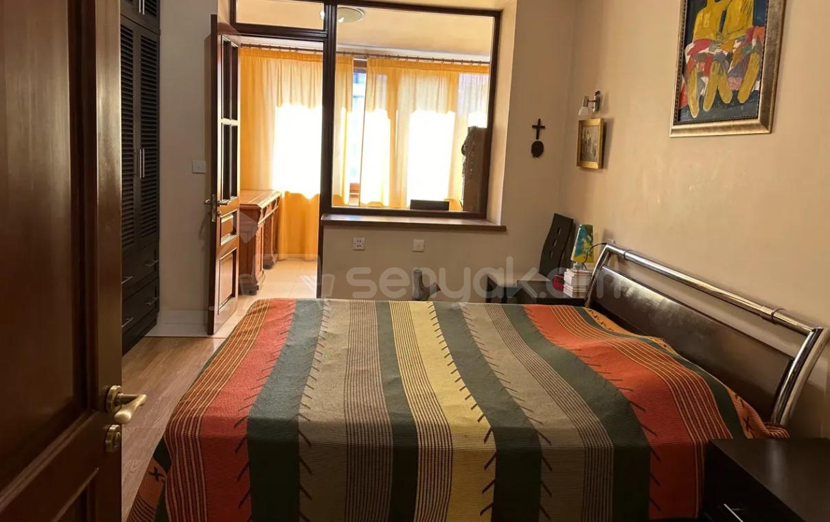 3 Սենյականոց Բնակարան Քարե Շենքում, 111քմ, 5/5 հարկ, Կապիտալ Վերանորոգված