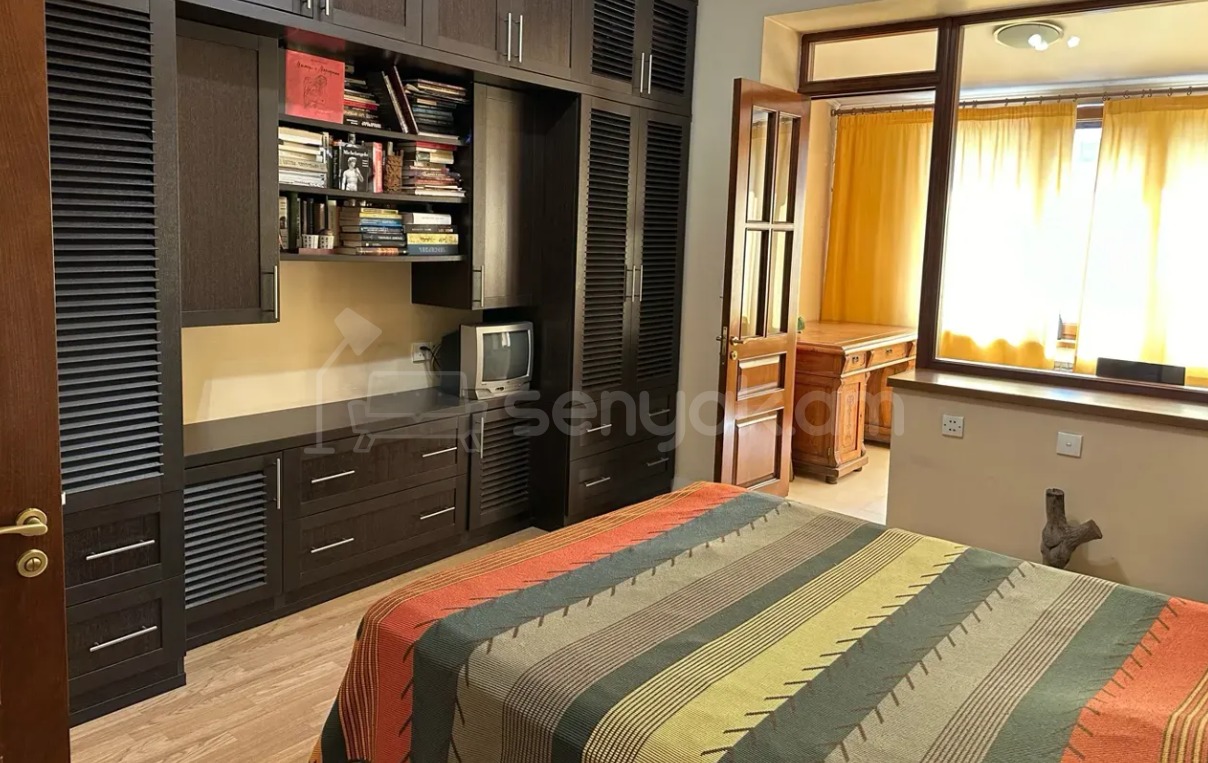 3 Սենյականոց Բնակարան Քարե Շենքում, 111քմ, 5/5 հարկ, Կապիտալ Վերանորոգված