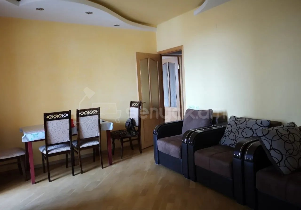 3 Սենյականոց Բնակարան Քարե Շենքում, 80քմ, 7/9 հարկ, Նորմալ Վիճակում, Կահավորված