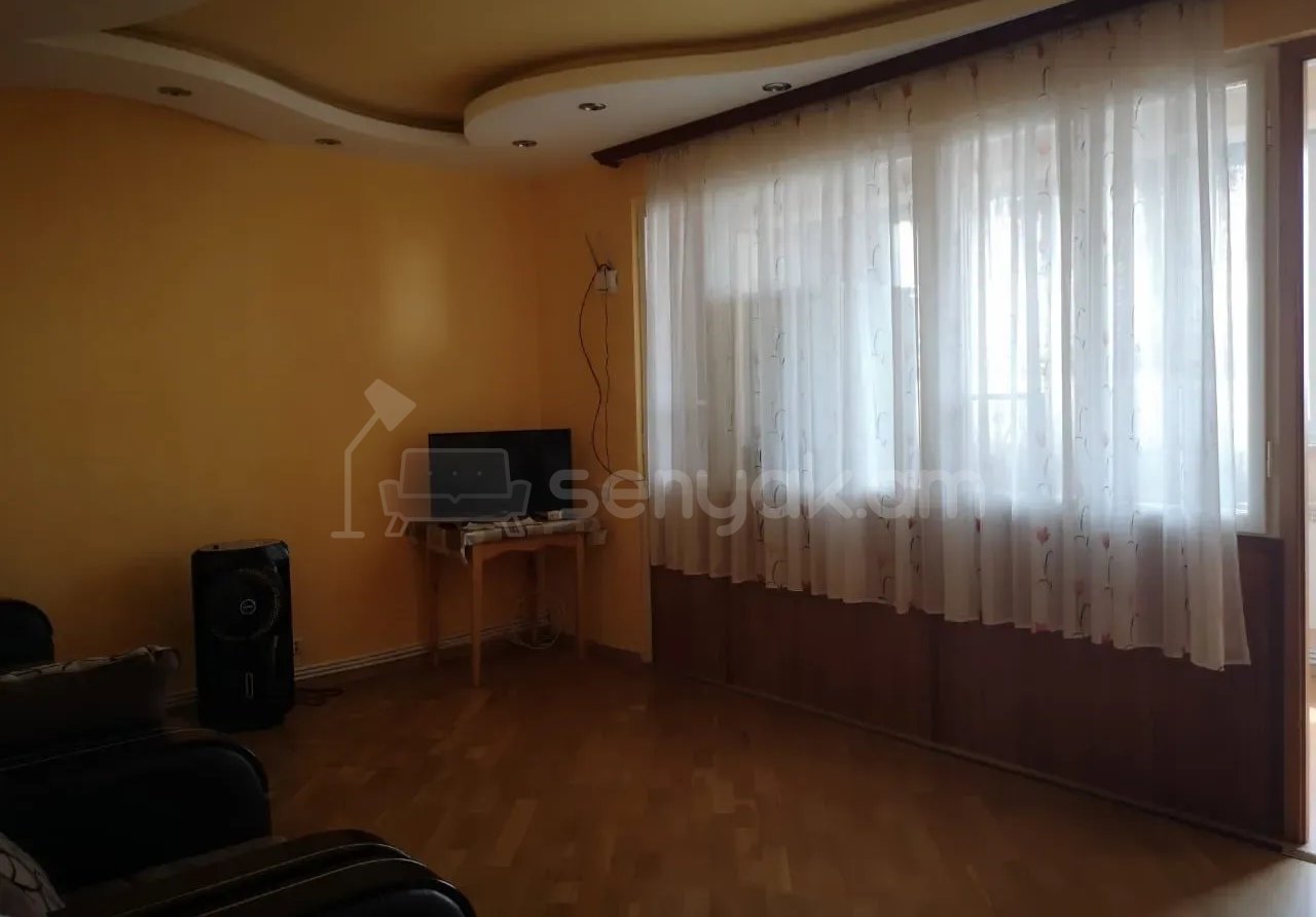 3 Սենյականոց Բնակարան Քարե Շենքում, 80քմ, 7/9 հարկ, Նորմալ Վիճակում, Կահավորված