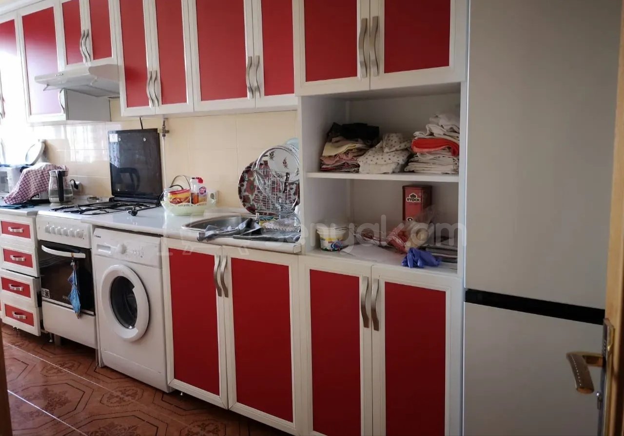 3 Սենյականոց Բնակարան Քարե Շենքում, 80քմ, 7/9 հարկ, Նորմալ Վիճակում, Կահավորված