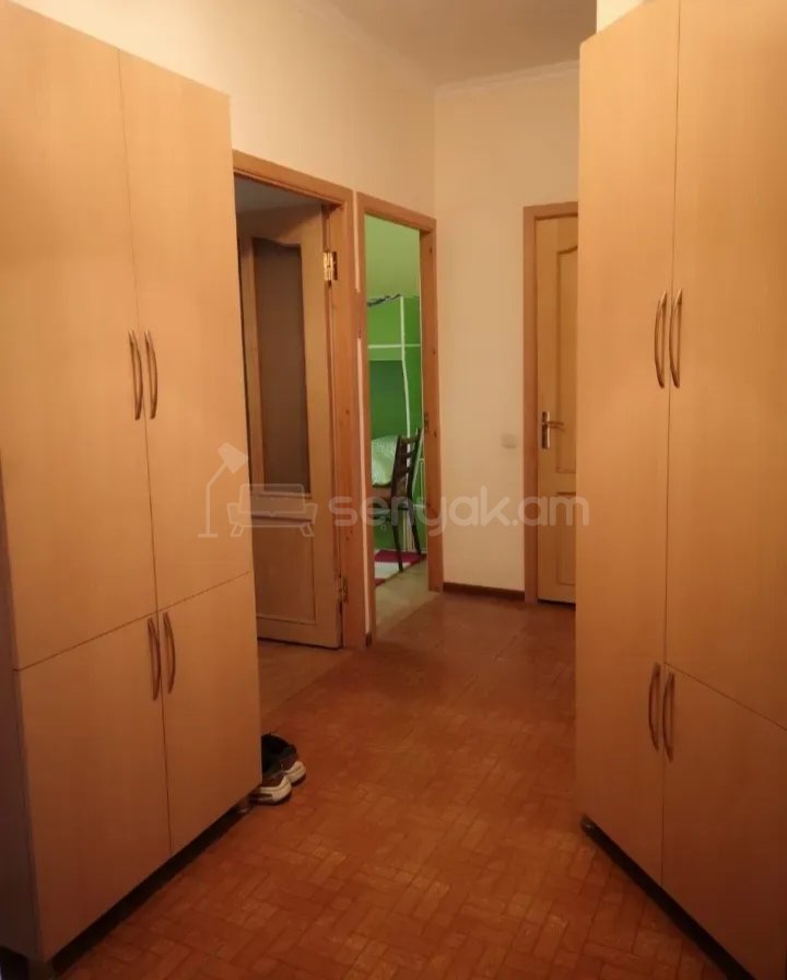 3 Սենյականոց Բնակարան Քարե Շենքում, 80քմ, 7/9 հարկ, Նորմալ Վիճակում, Կահավորված