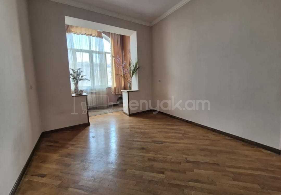 3 Սենյականոց Բնակարան Քարե Շենքում, 79քմ, 4/5 հարկ, Կոսմետիկ Վերանորոգված