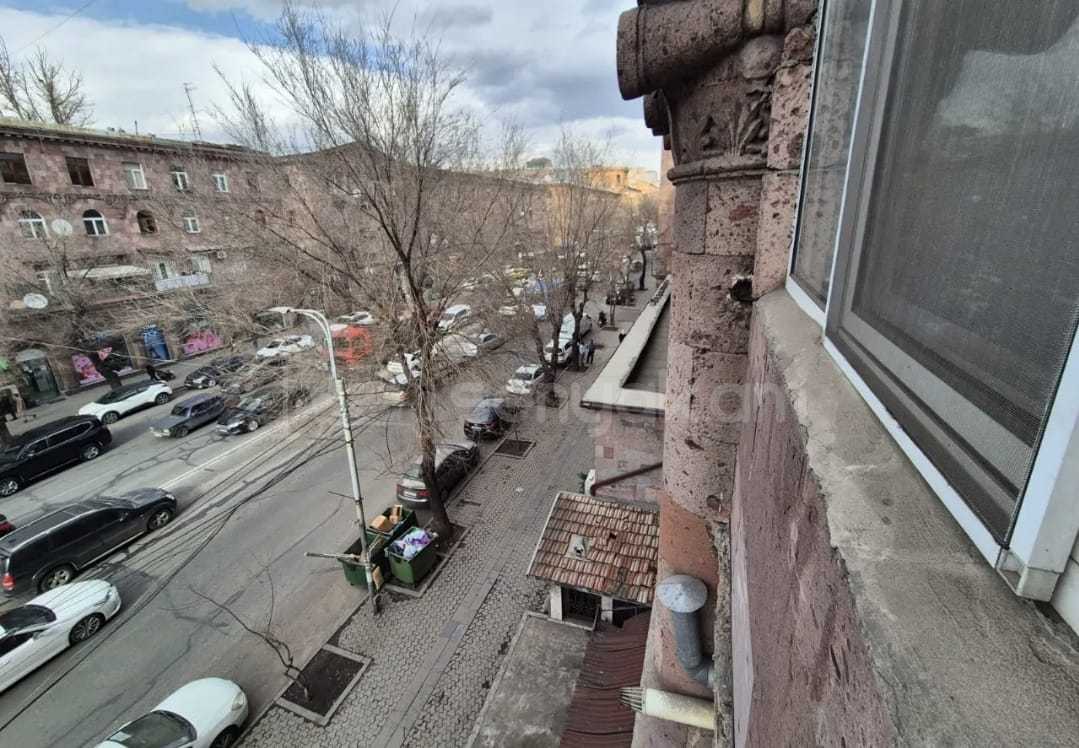 3 Սենյականոց Բնակարան Քարե Շենքում, 79քմ, 4/5 հարկ, Կոսմետիկ Վերանորոգված