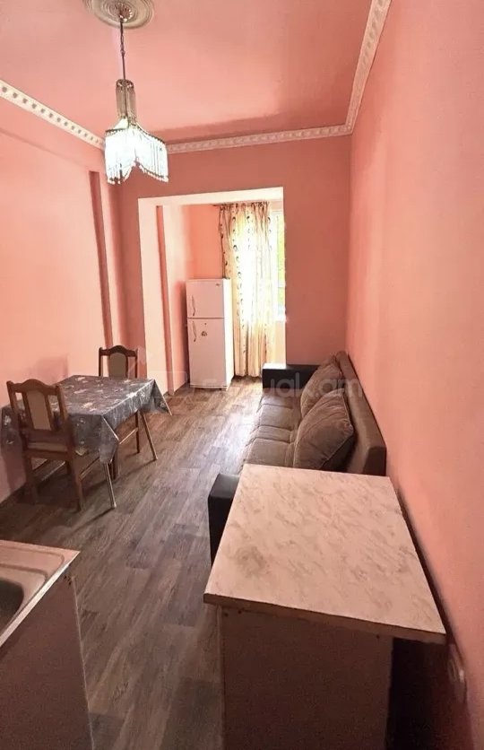 1 Սենյականոց Բնակարան Քարե Շենքում, 30քմ, 2/4 հարկ, Կոսմետիկ Վերանորոգված, Կահավորված